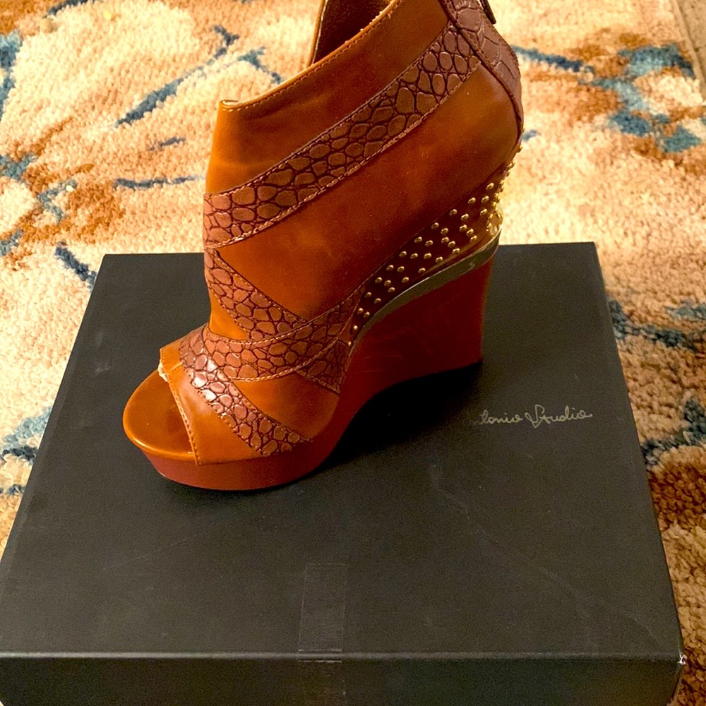 Platform wedges